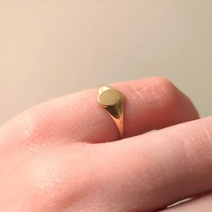 14kt gold signet ring